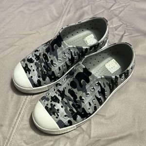 Native rubber cameo slides